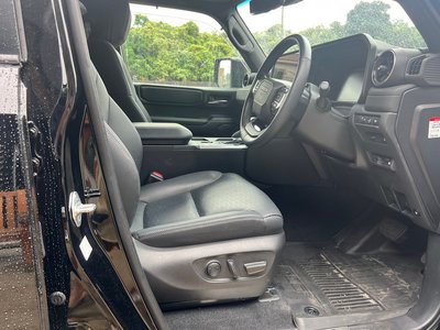 TOYOTA LAND CRUISER 250 - 7