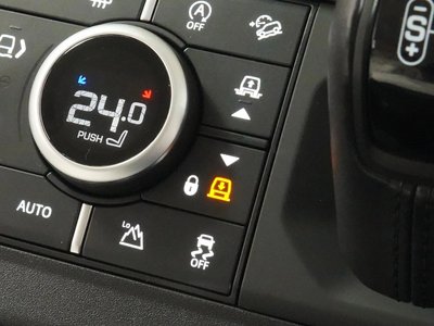 LAND ROVER DEFENDER - 4