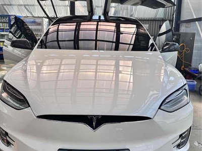 TESLA MODEL X - 1