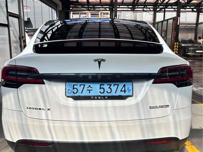 TESLA MODEL X - 4