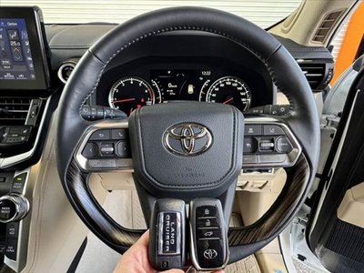 TOYOTA LAND CRUISER 300 - 7