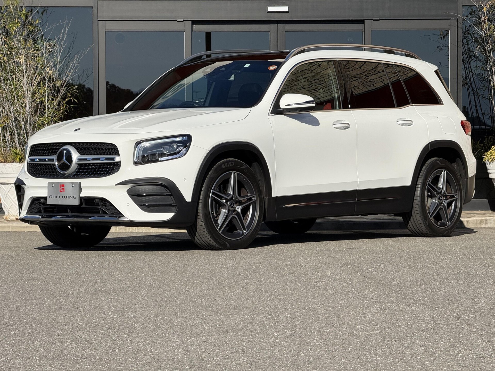 MERCEDES-BENZ GLB - View 1