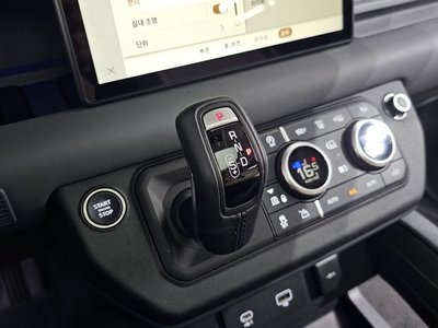 LAND ROVER DEFENDER - 9