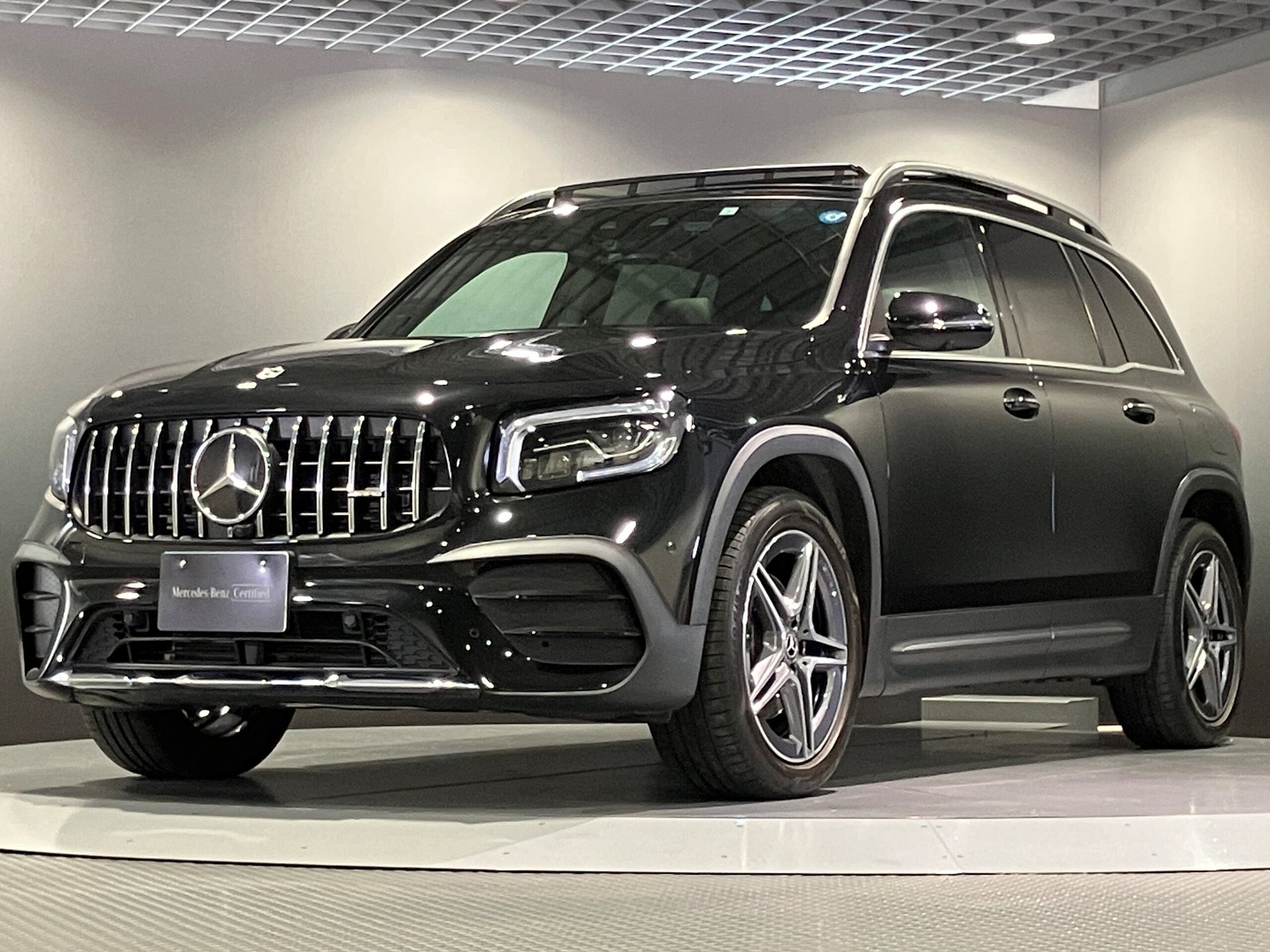 MERCEDES-BENZ GLB - View 1