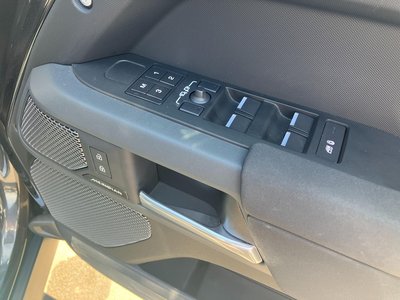 LAND ROVER DEFENDER - 10