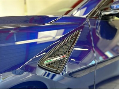 LAMBORGHINI URUS - 3