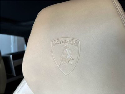 LAMBORGHINI URUS - 6