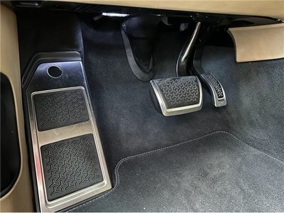 LAMBORGHINI URUS - 10