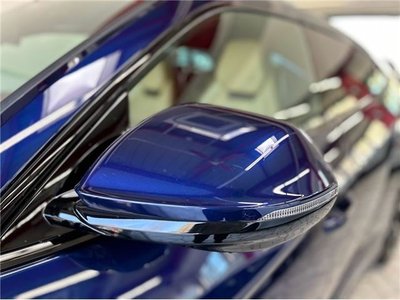 LAMBORGHINI URUS - 4