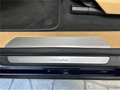 LAMBORGHINI URUS - 9