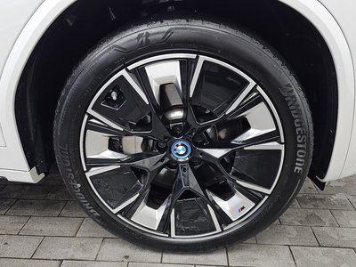 صورة 8 لـ 2023 BMW IX3