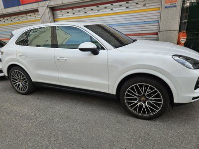 PORSCHE CAYENNE - 8