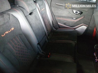LAMBORGHINI URUS - 6