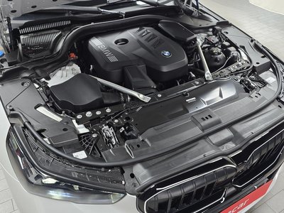 2025 BMW 5 SERIES photo 7
