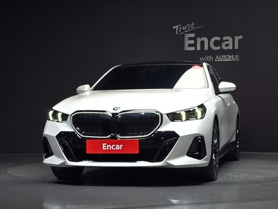 2025 BMW 5 SERIES photo 2