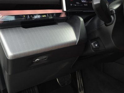 2025 BMW 5 SERIES — миниатюра 26