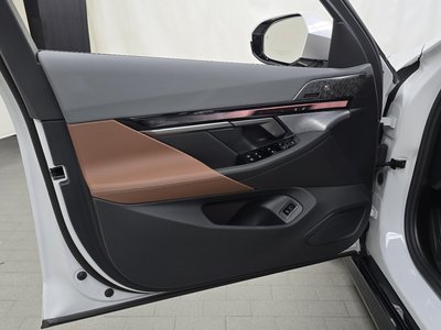 2025 BMW 5 SERIES — миниатюра 14