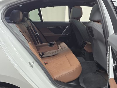 2025 BMW 5 SERIES — миниатюра 17
