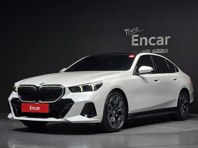 2025 BMW 5 SERIES photo 1