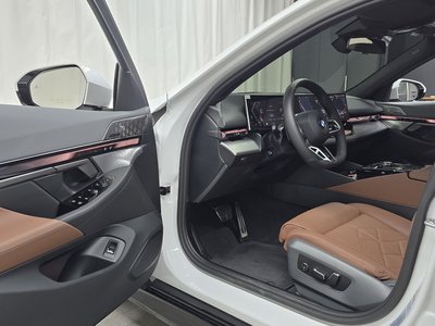 2025 BMW 5 SERIES — миниатюра 13