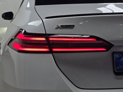 2025 BMW 5 SERIES photo 10
