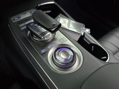 صورة 9 لـ 2021 Genesis GV70