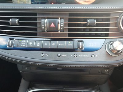 2018 Lexus LS — миниатюра 15