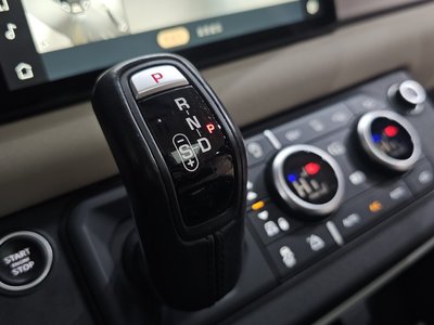 LAND ROVER DEFENDER - 9