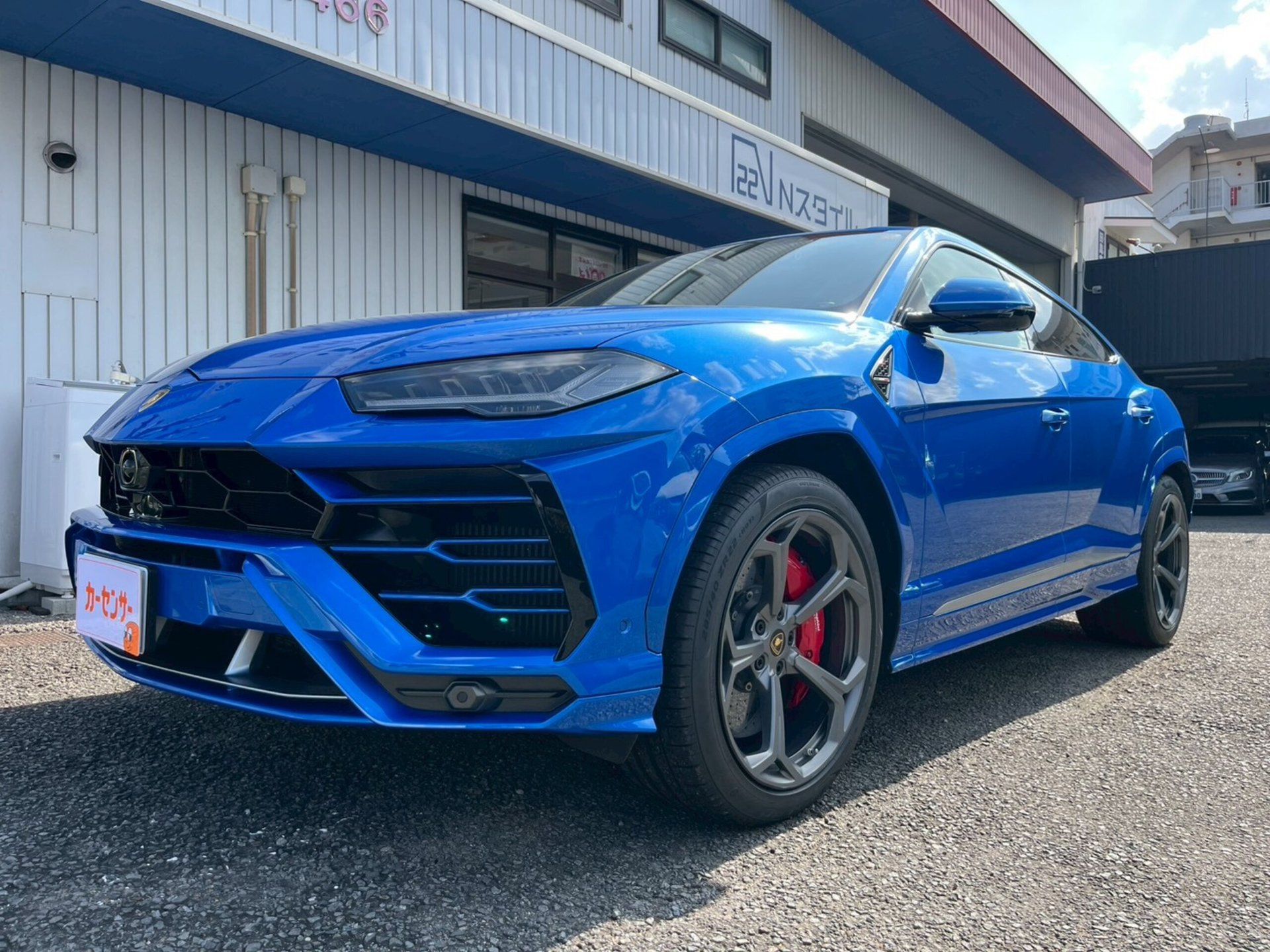 LAMBORGHINI URUS - View 1