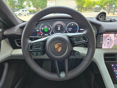 صورة 9 لـ 2025 Porsche TAYCAN