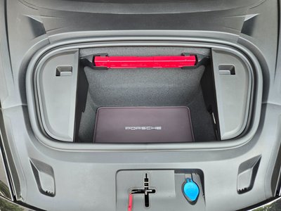 صورة 7 لـ 2025 Porsche TAYCAN