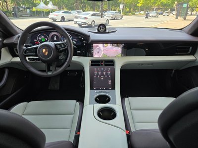 صورة 5 لـ 2025 Porsche TAYCAN