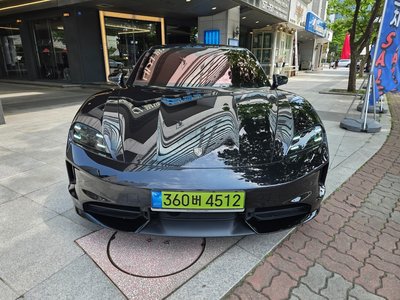 صورة 2 لـ 2025 Porsche TAYCAN