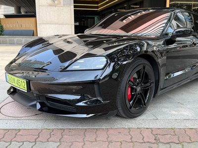 صورة 1 لـ 2025 Porsche TAYCAN