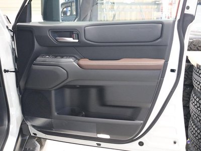 صورة مصغرة 36 لـ 2024 Toyota LAND CRUISER 250