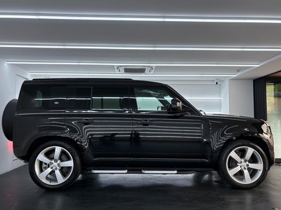 LAND ROVER DEFENDER - 10