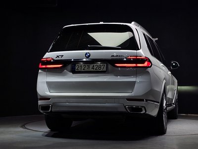 2023 BMW X7 — фото 4