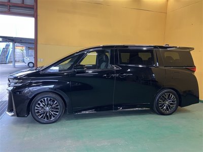 2023 Toyota VELLFIRE photo 3