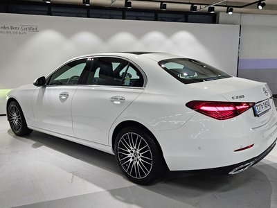2026 Mercedes-BENZ C-CLASS photo 2