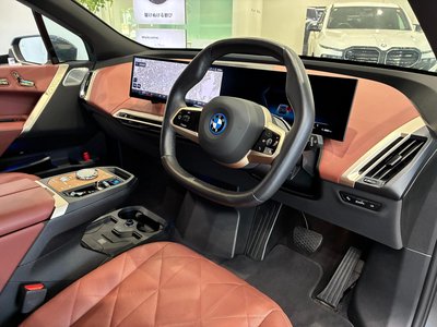 2024 BMW IX photo 8