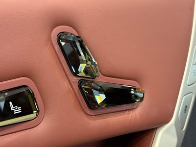 2024 BMW IX thumbnail 16