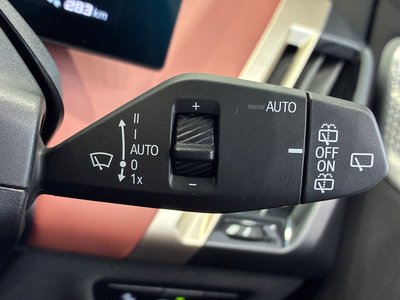 2024 BMW IX thumbnail 32