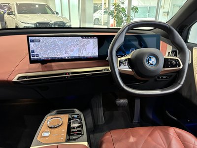 2024 BMW IX thumbnail 17