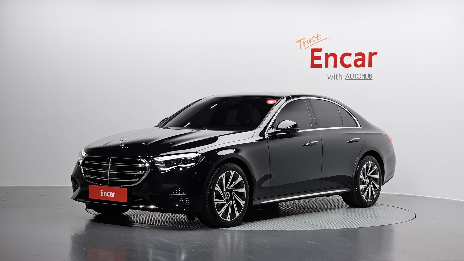 MERCEDES-BENZ E-CLASS - View 1