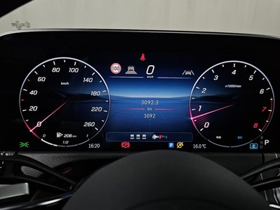 MERCEDES-BENZ E-CLASS - 8