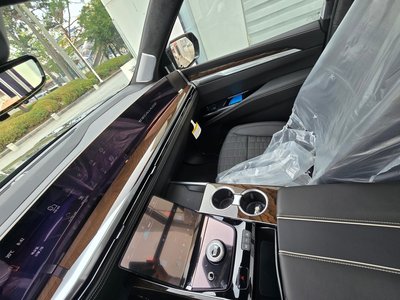 CADILLAC ESCALADE 5TH GENERATION - 9