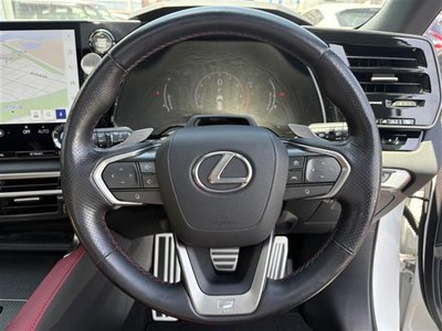 صورة 10 لـ 2023 Lexus RX