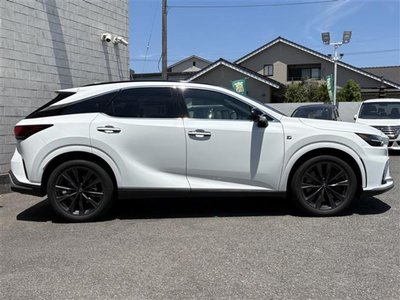 صورة 7 لـ 2023 Lexus RX