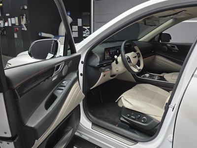 2024 Genesis GV80 COUPE thumbnail 13