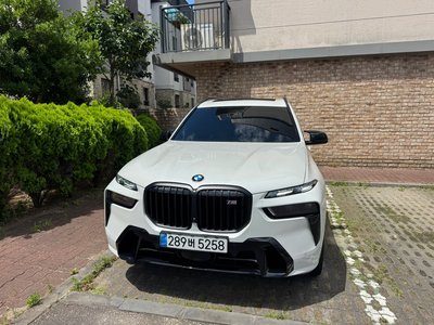 2025 BMW X7 照片 1
